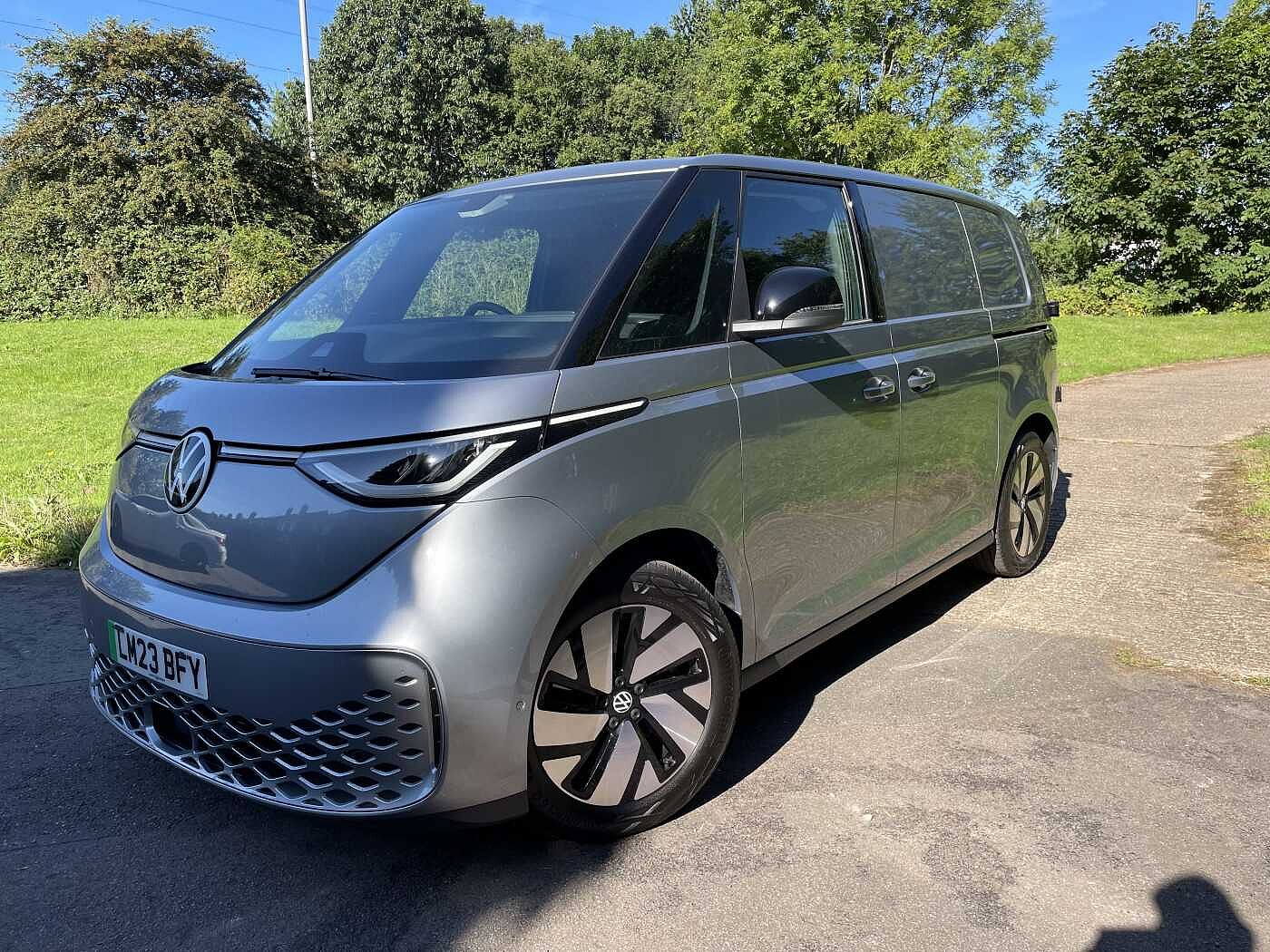 Volkswagen ID.buzz Cargo Commerce Plus 77kWh (204PS) Auto WIRELESS CHARGING PHONE, GREAT COLOUR.