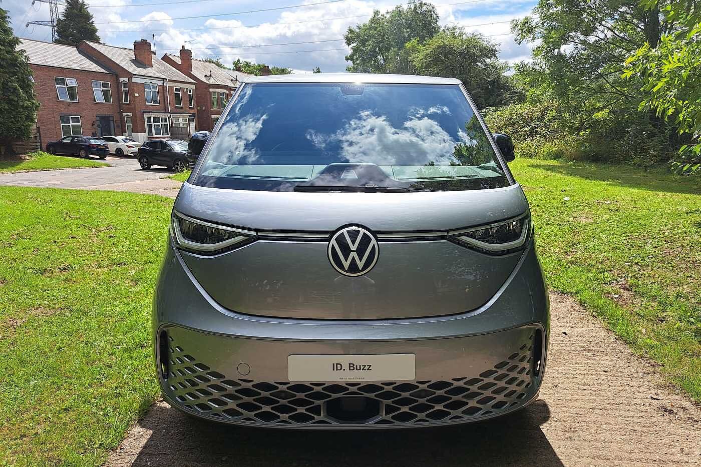 Volkswagen ID.buzz Cargo Commerce Plus 77kWh (204PS) Auto WIRELESS CHARGING PHONE, GREAT COLOUR.