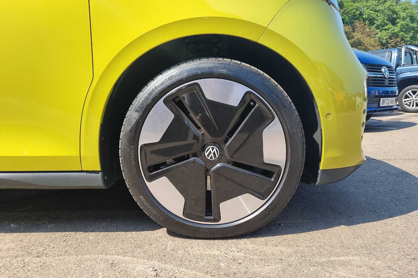 Volkswagen ID.Buzz 204ps First Edition Standard 77kWh Pro WHITE/LIME, LIME SEATS