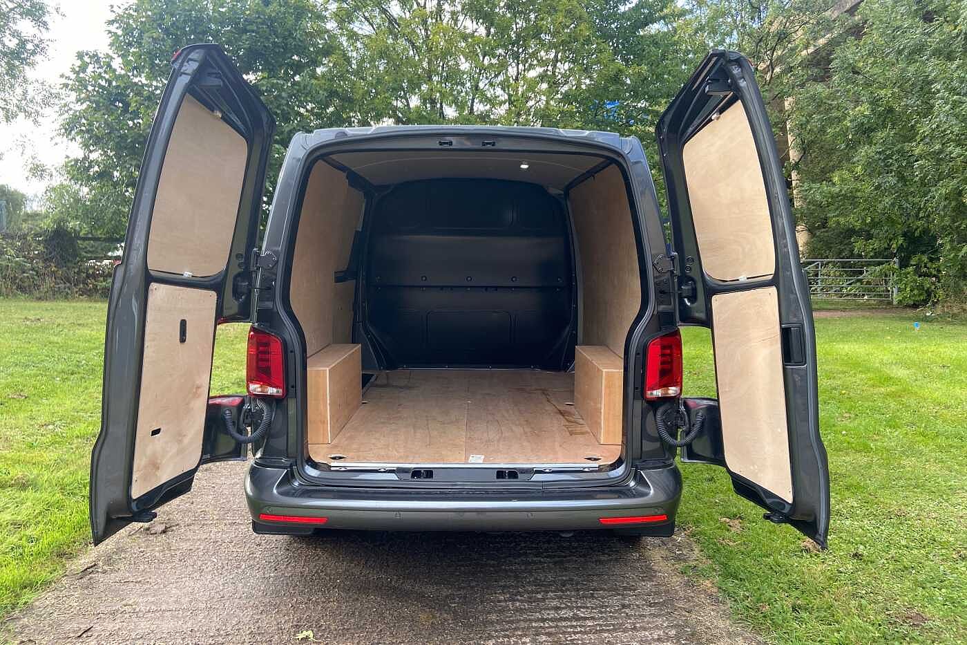 Volkswagen Transporter 2.0TDI (150PS)Eu6 T30 Highline SWB PV REAR CAMERA