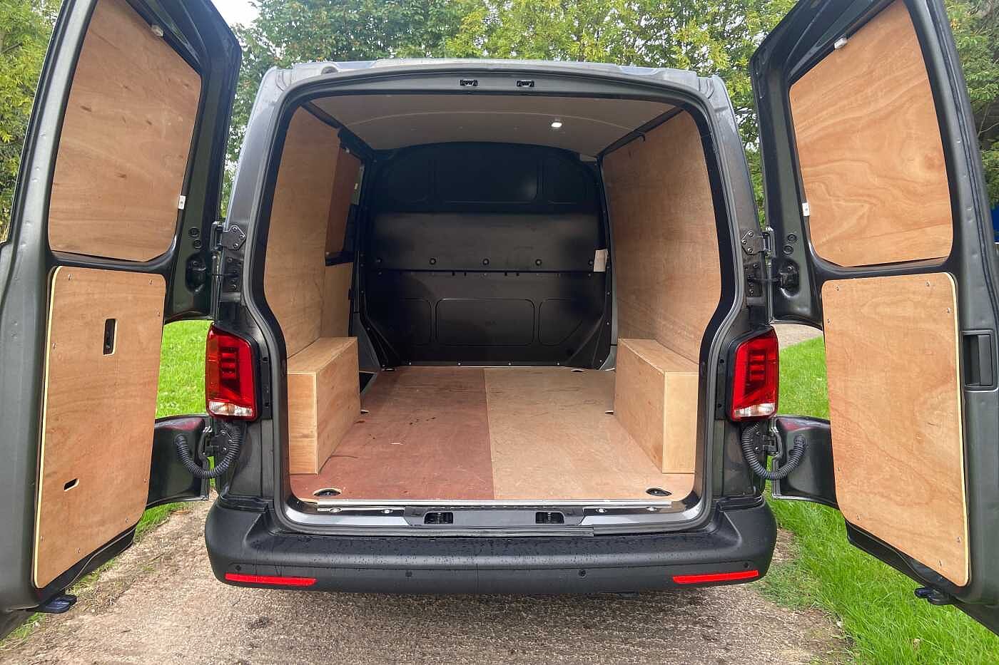 Volkswagen Transporter 2.0TDI 110ps T28 Startline BMT SWB **AIR CON**
