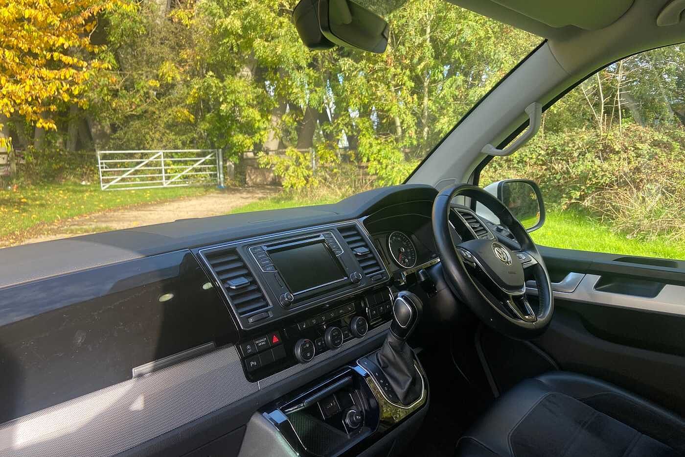 Volkswagen Caravelle Executive 2.0BiTDI 199 Eu6 BMT SWB 7s DSG NAV LED'S FRONT & REAR SENSORS +++
