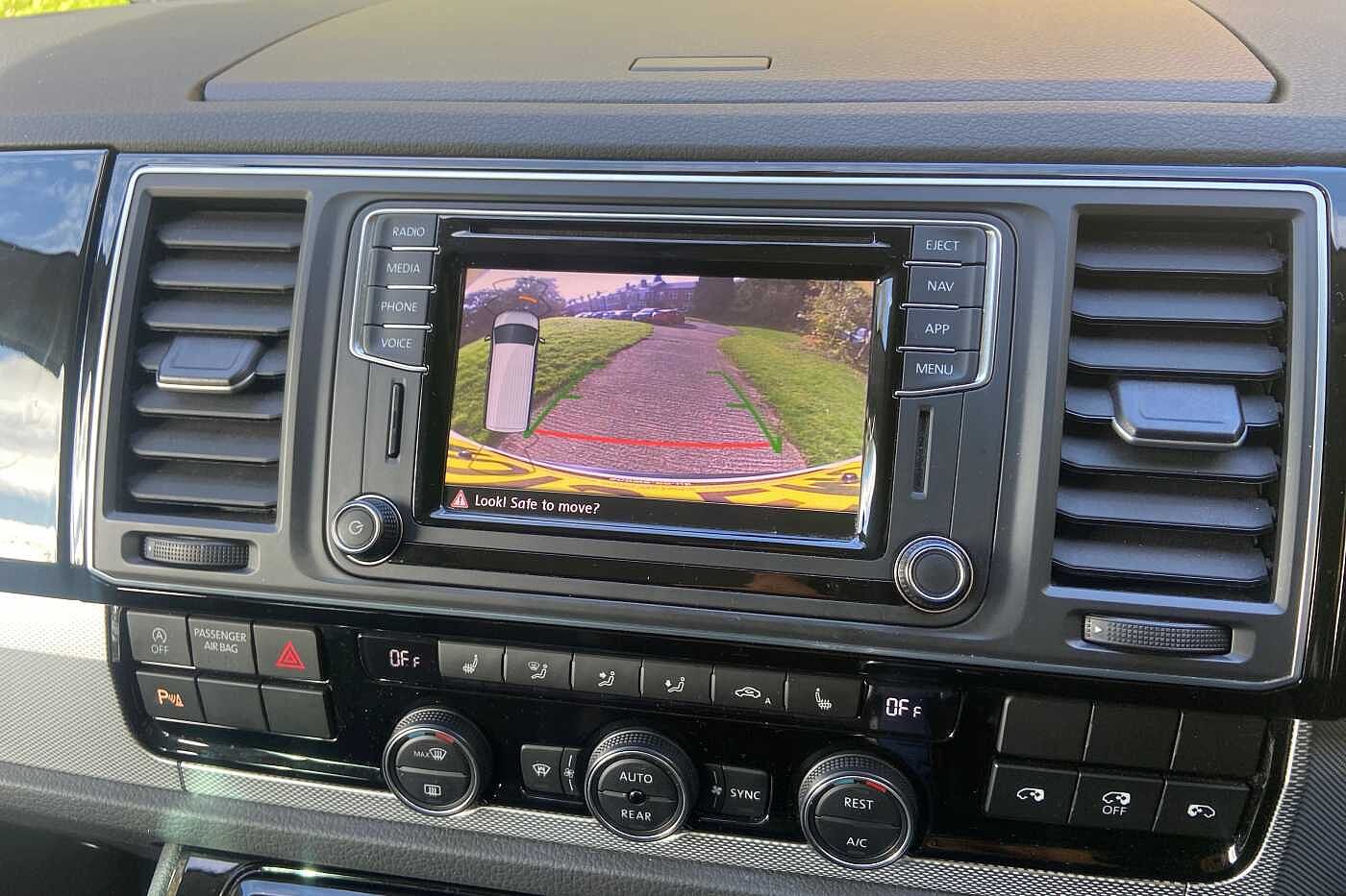 Volkswagen Caravelle Executive 2.0BiTDI 199 Eu6 BMT SWB 7s DSG NAV LED'S FRONT & REAR SENSORS +++