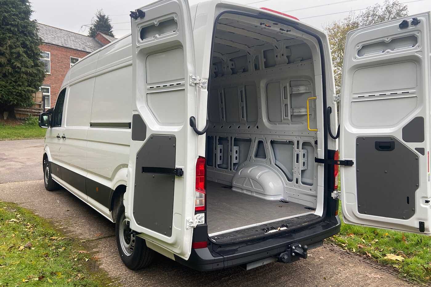 Volkswagen Crafter 2.0TDI (140PS) RWD CR35 LWB Trendline PV