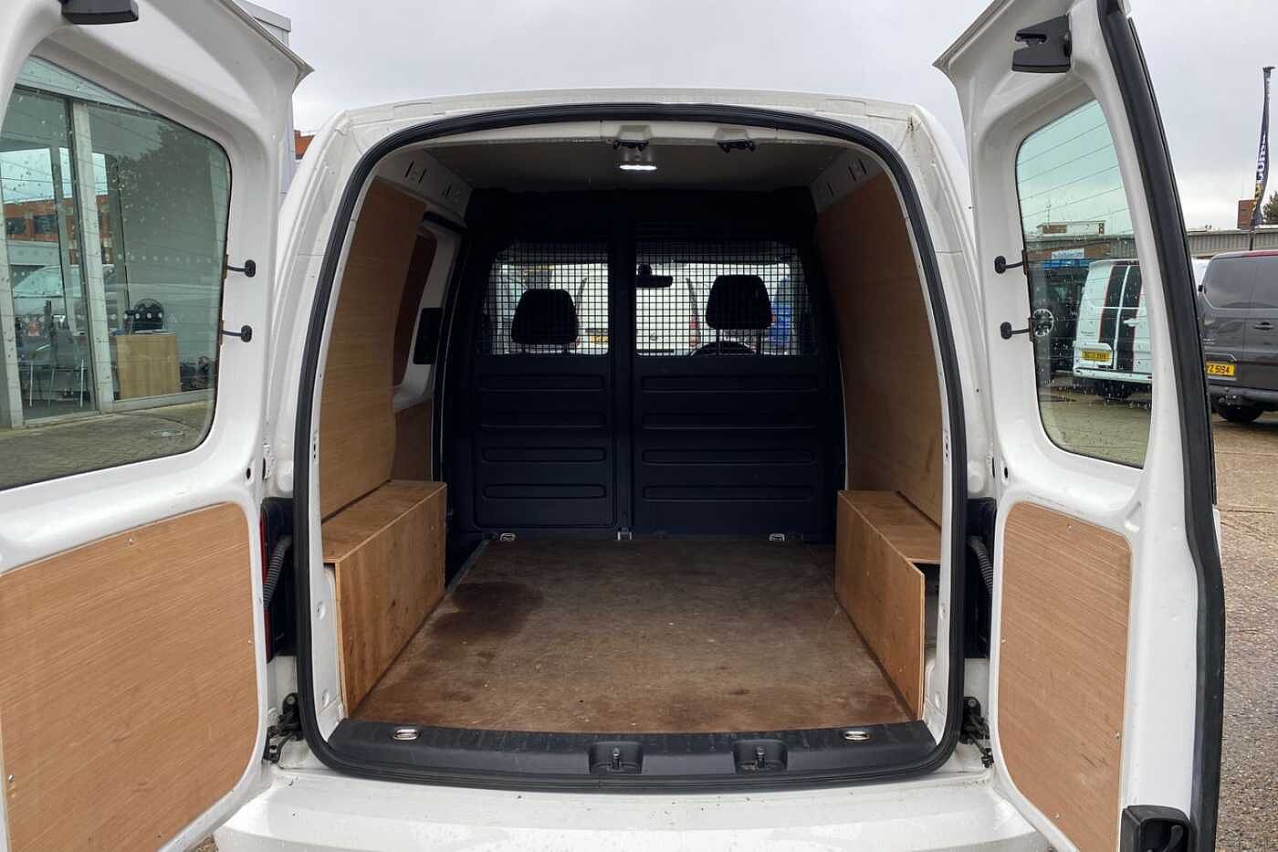 Volkswagen C20 Panel van Highline SWB 102 PS 2.0 TDI 5sp Manual