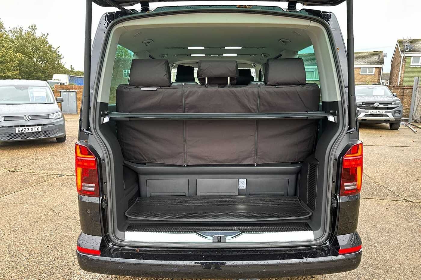 Volkswagen Caravelle Diesel Estate 4Motion 2.0 TDI Executive 204 5dr DSG 4 motion