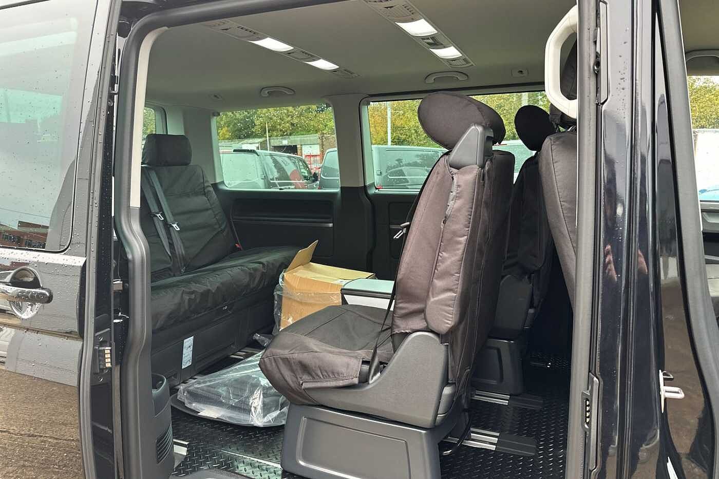 Volkswagen Caravelle Diesel Estate 4Motion 2.0 TDI Executive 204 5dr DSG 4 motion