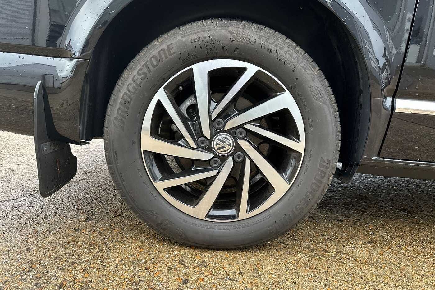 Volkswagen Caravelle Diesel Estate 4Motion 2.0 TDI Executive 204 5dr DSG 4 motion