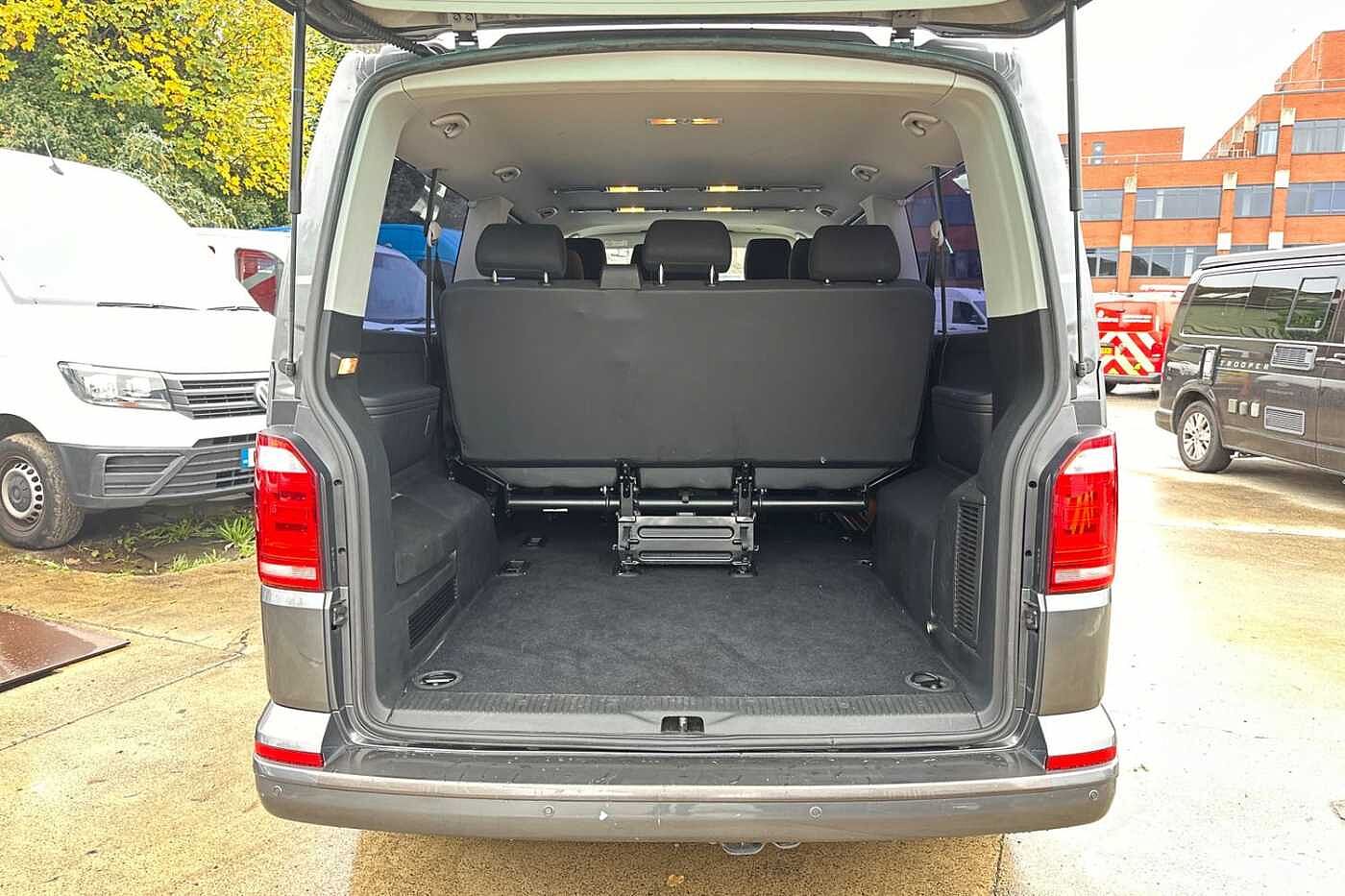 Volkswagen Transporter Shuttle T30 SE LWB 2.0TDI 150PS T32DSG
