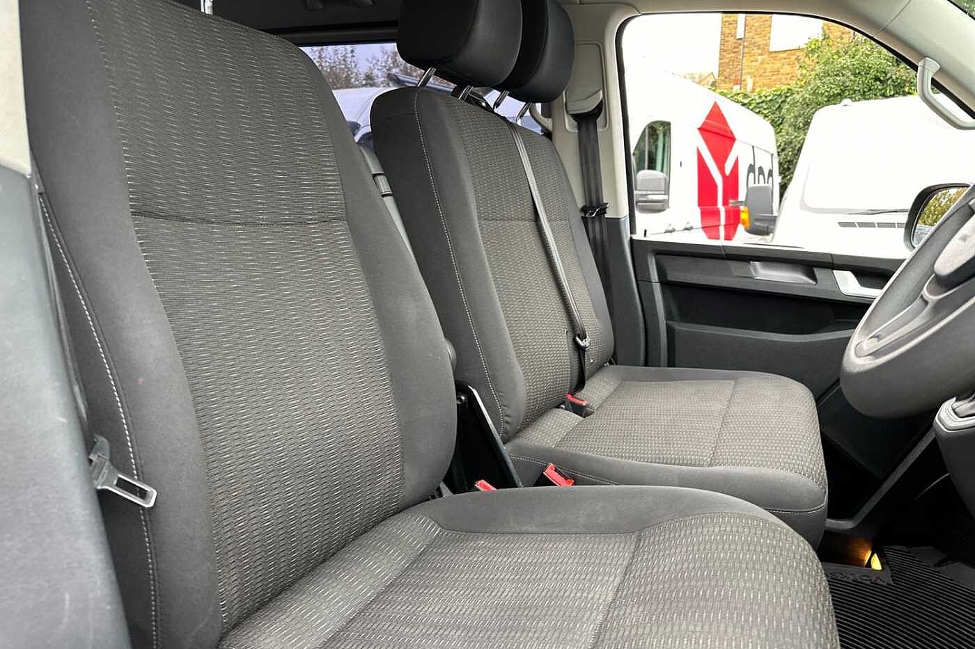 Volkswagen Transporter Shuttle T30 SE LWB 2.0TDI 150PS T32DSG