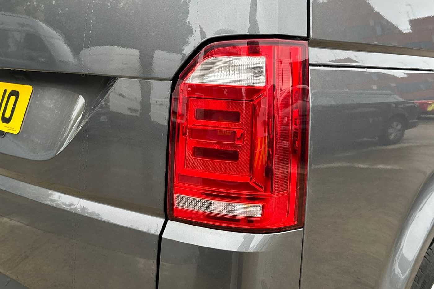 Volkswagen Transporter Shuttle T30 SE LWB 2.0TDI 150PS T32DSG