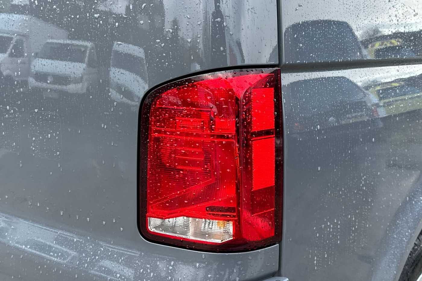 Volkswagen Transporter 2.0TDI (150PS)Eu6 T30 Highline SWB Panel van