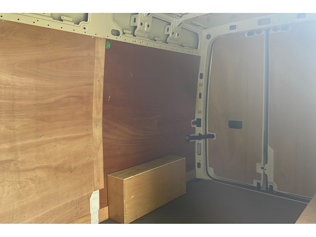 Volkswagen Crafter CR35 Panel van Trendline MWB 140 PS 2.0 TDI 6sp Manual FWD