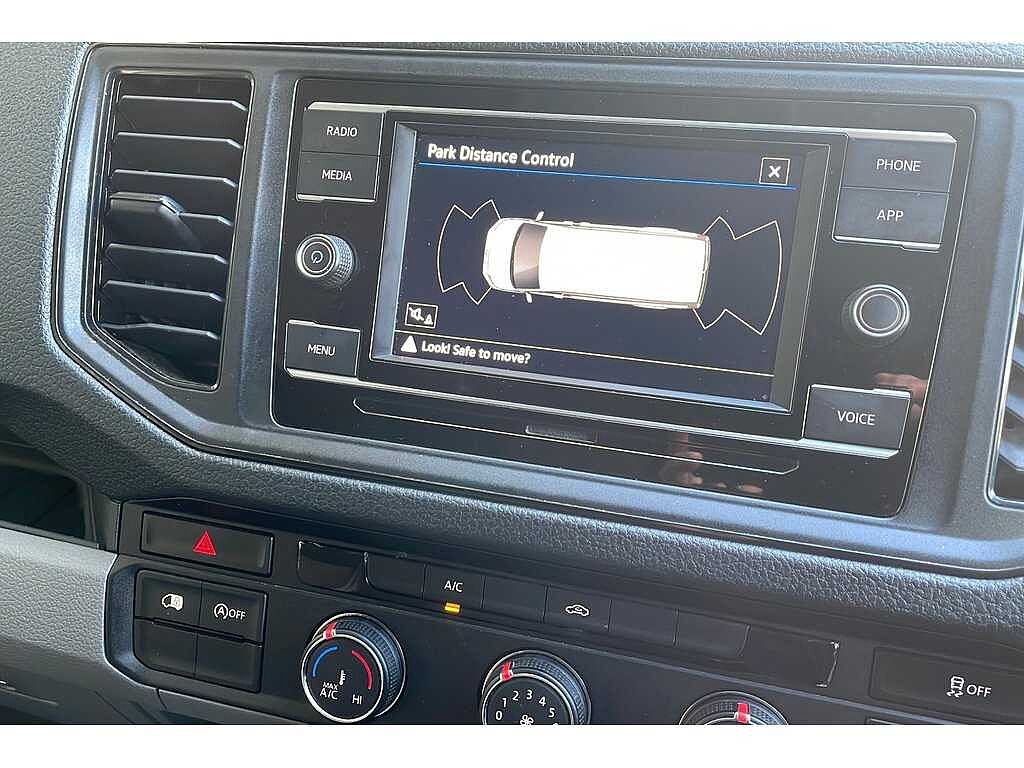 Volkswagen Crafter CR35 Panel van Trendline MWB 140 PS 2.0 TDI 6sp Manual FWD