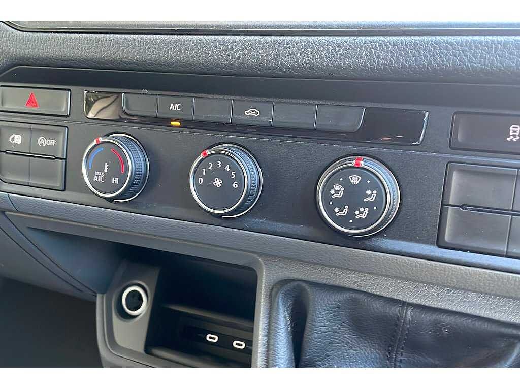 Volkswagen Crafter CR35 Panel van Trendline MWB 140 PS 2.0 TDI 6sp Manual FWD