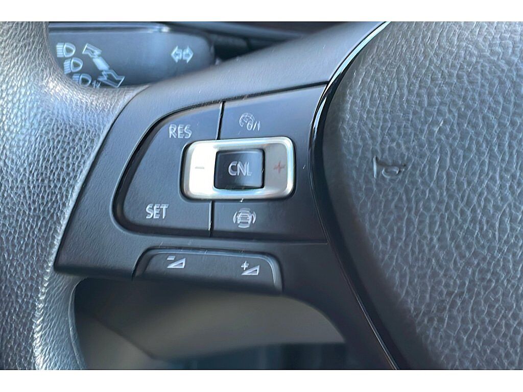 Volkswagen Crafter CR35 Panel van Trendline MWB 140 PS 2.0 TDI 6sp Manual FWD