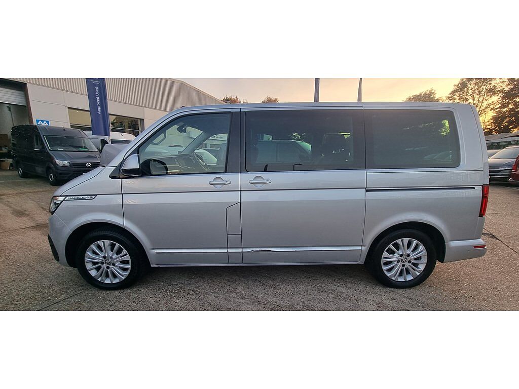Volkswagen Caravelle Executive SWB 150 PS 2.0 TDI 7sp DSG