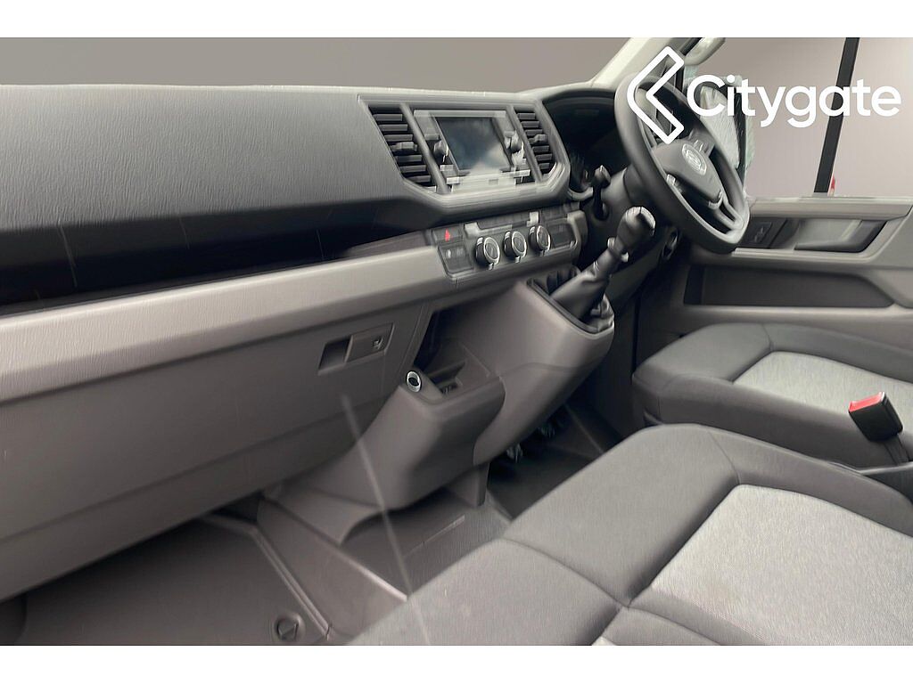 Volkswagen Crafter CR35 Panel van Trendline MWB 140 PS 2.0 TDI 6sp Manual FWD