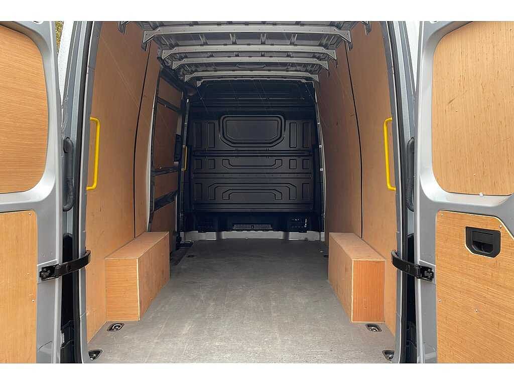Volkswagen Crafter CR35 Panel van Trendline MWB 140 PS 2.0 TDI 6sp Manual FWD