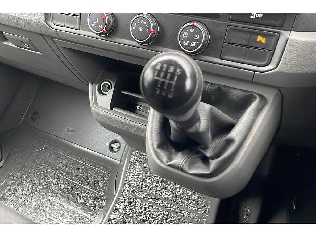 Volkswagen Crafter CR35 Panel van Trendline MWB 140 PS 2.0 TDI 6sp Manual FWD