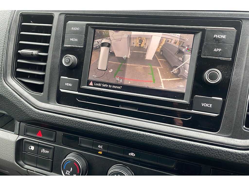 Volkswagen Crafter CR35 Panel van Trendline MWB 140 PS 2.0 TDI 6sp Manual FWD