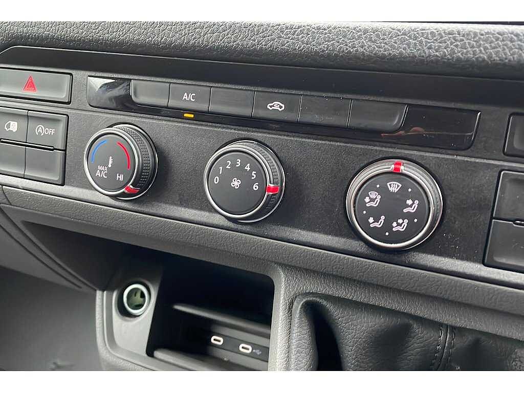 Volkswagen Crafter CR35 Panel van Trendline MWB 140 PS 2.0 TDI 6sp Manual FWD