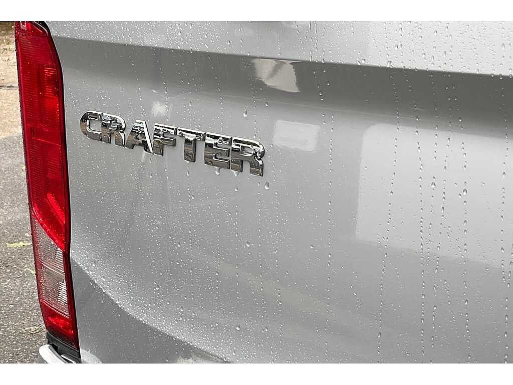 Volkswagen Crafter CR35 Panel van Trendline MWB 140 PS 2.0 TDI 6sp Manual FWD