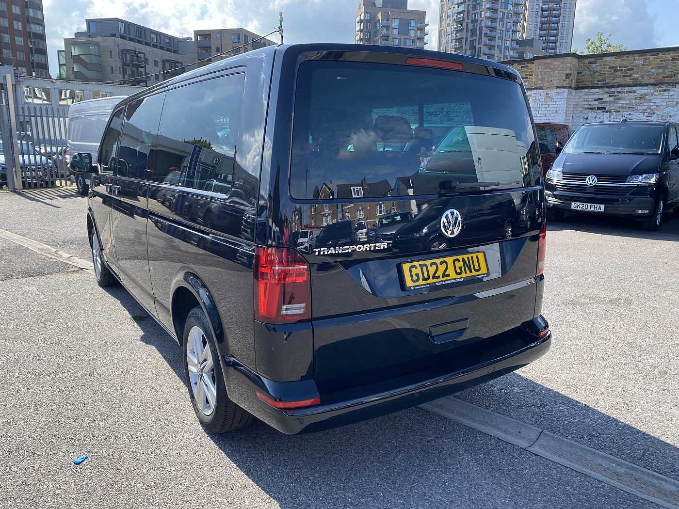Volkswagen Transporter Shuttle T32 SE LWB 2.0TDI 150PS DSG