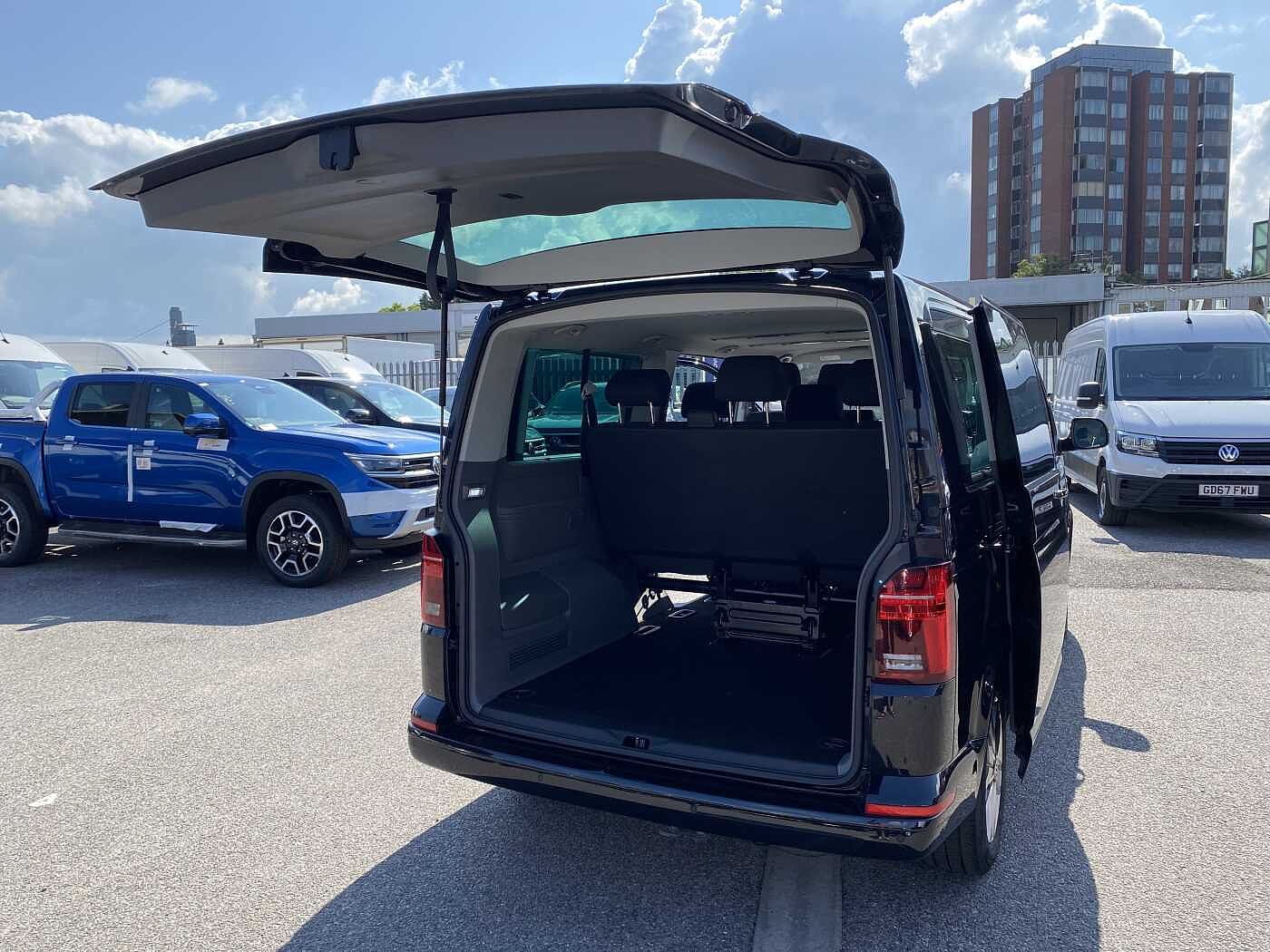 Volkswagen Transporter Shuttle T32 SE LWB 2.0TDI 150PS DSG