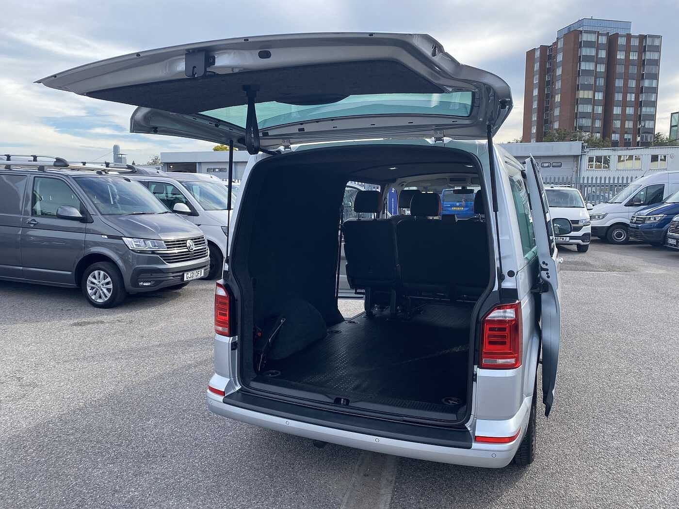 Volkswagen Transporter T32 Lwb Diesel 2.0 BiTDI BMT 204 Sportline Kombi Van DSG