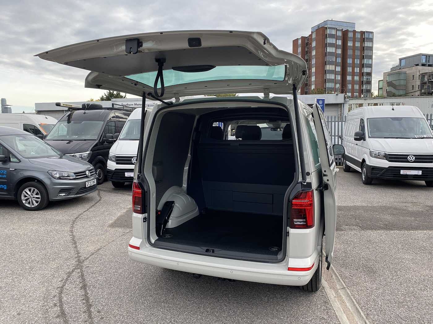 Volkswagen Transporter 2.0TDI 204ps T32 Highline BMT SWB PV D