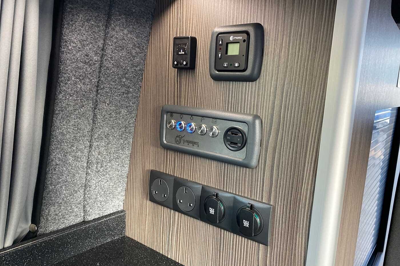 Volkswagen Transporter Campervan 2.0TDI 110ps Euro6 T30 Startline Kombi SWB Aircon