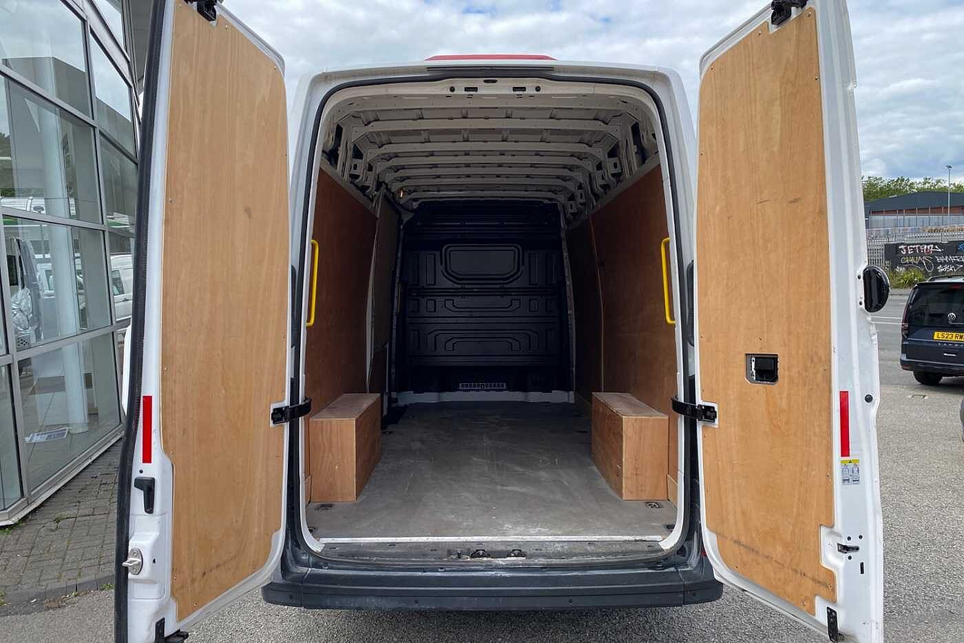 Volkswagen Crafter 2.0TDI 140PS Eu6 CR35 LWB Trendline Business Pack