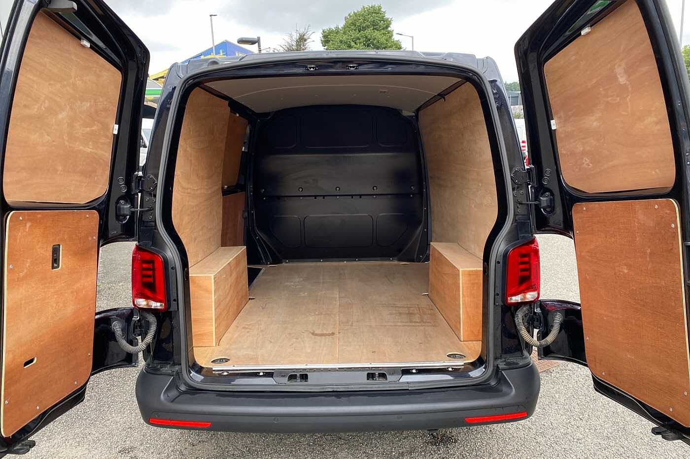 Volkswagen Transporter 2.0TDI 110ps T28 Startline BMT SWB Business Pack