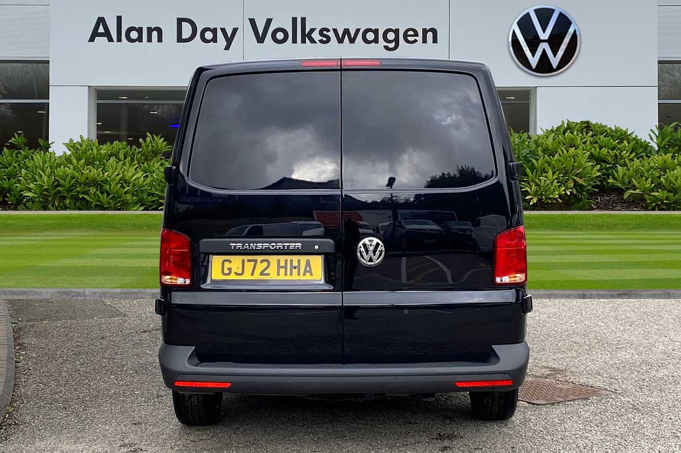 Volkswagen Transporter 2.0TDI 110ps T28 Startline BMT SWB Business Pack