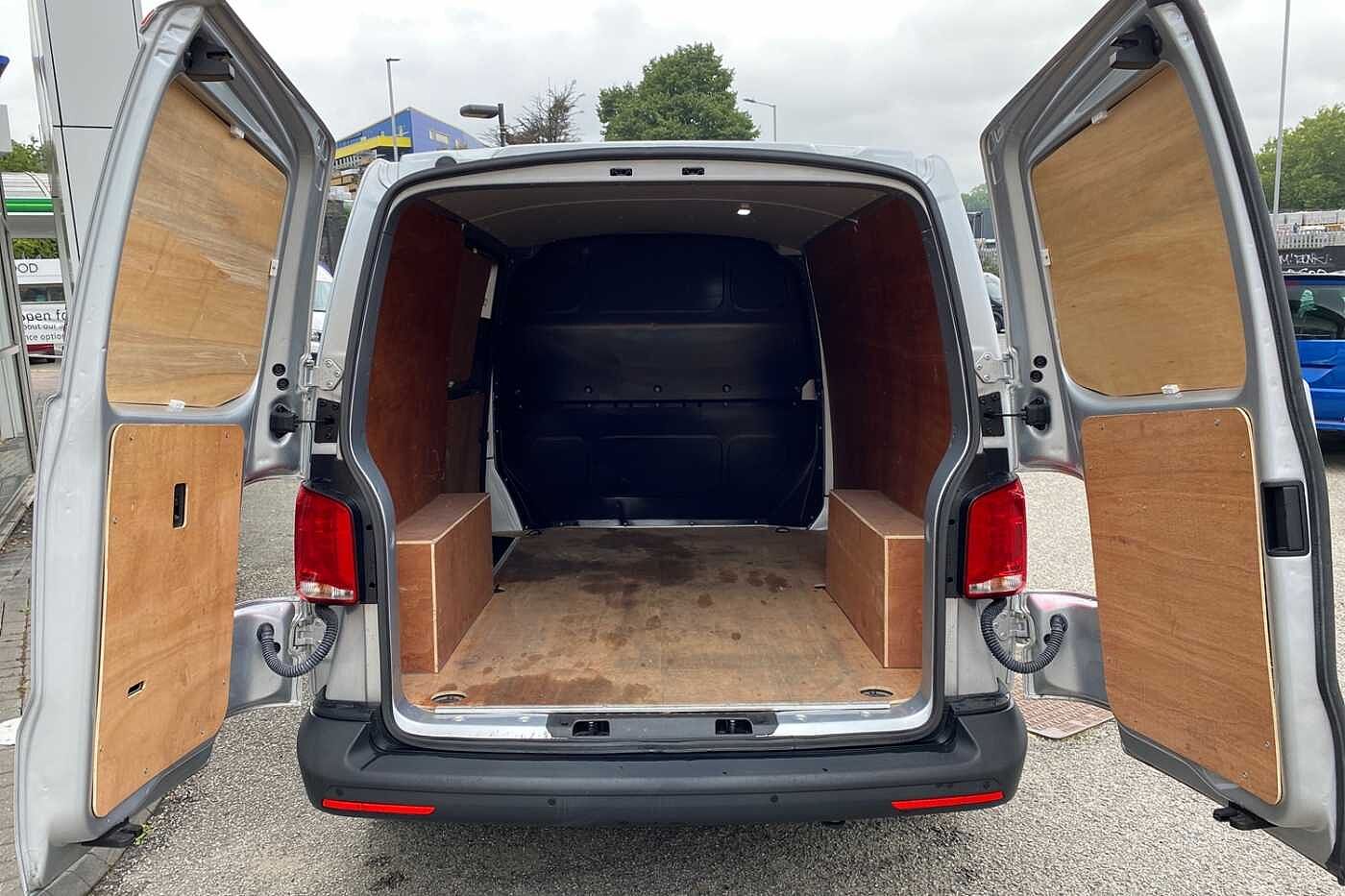 Volkswagen Transporter 2.0TDI 110ps T28 Startline BMT SWB Business Pack