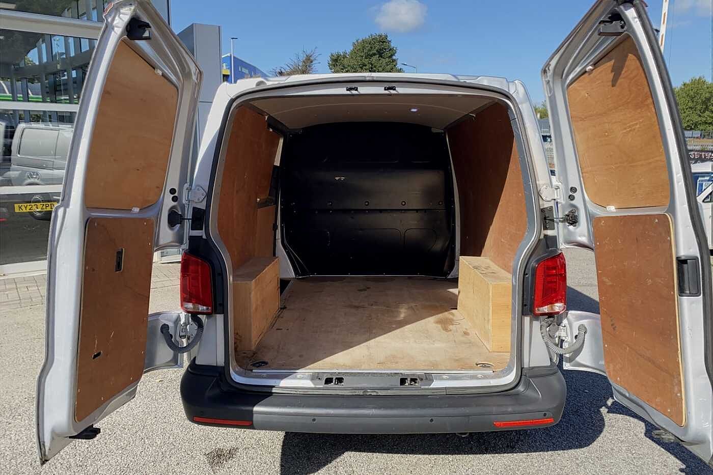 Volkswagen Transporter 2.0TDI 110ps T28 Startline BMT SWB Business Pack