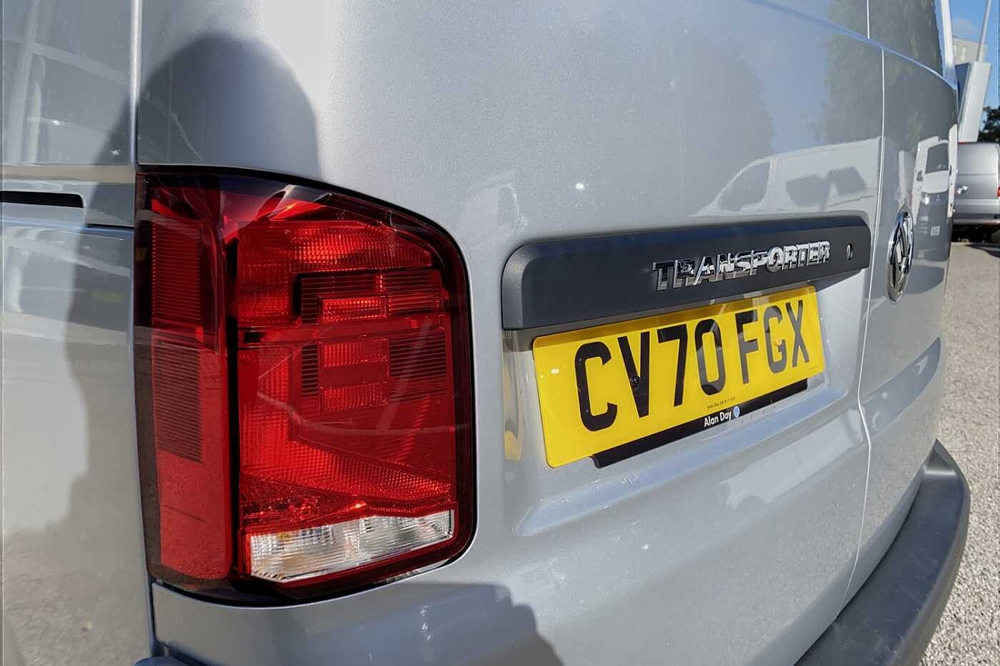Volkswagen Transporter 2.0TDI 110ps T28 Startline BMT SWB Business Pack