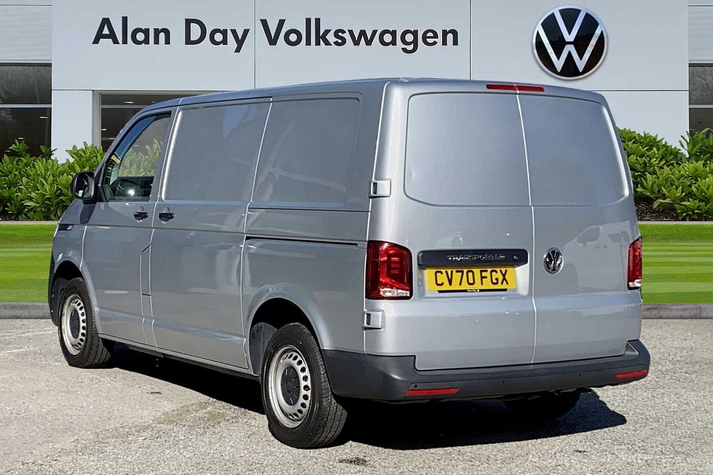 Volkswagen Transporter 2.0TDI 110ps T28 Startline BMT SWB Business Pack
