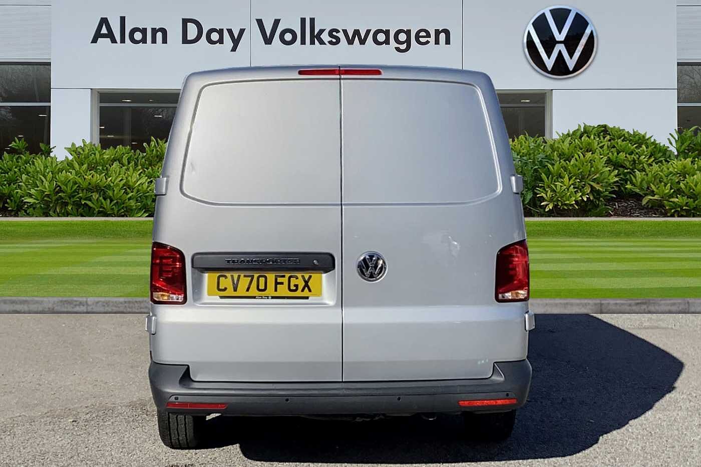 Volkswagen Transporter 2.0TDI 110ps T28 Startline BMT SWB Business Pack
