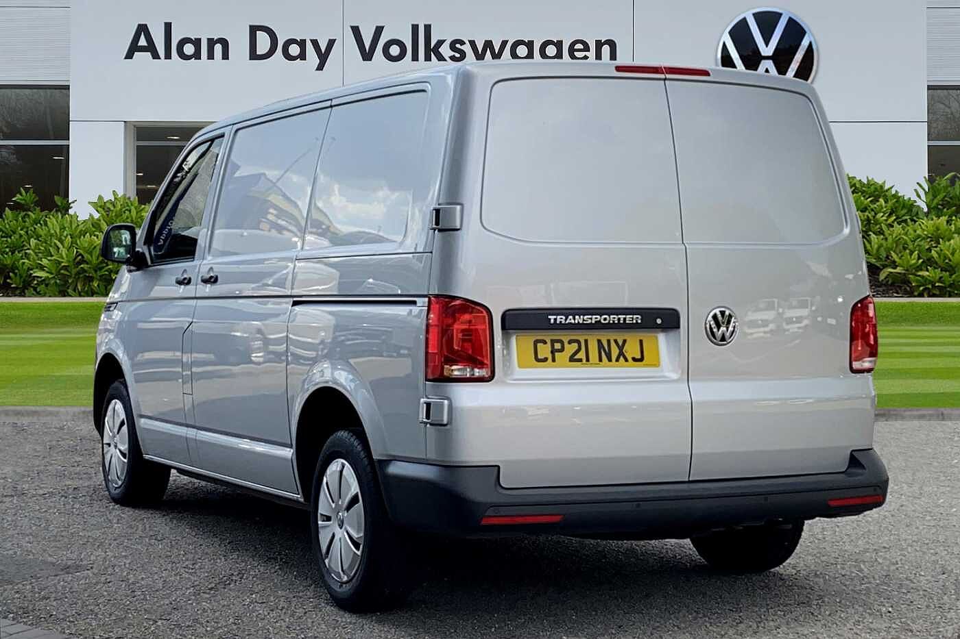 Volkswagen Transporter 2.0TDI 110ps T28 Startline BMT SWB Business Pack