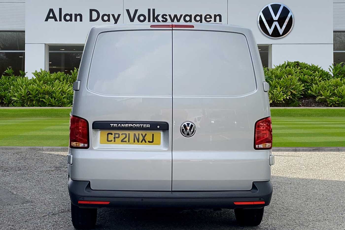 Volkswagen Transporter 2.0TDI 110ps T28 Startline BMT SWB Business Pack