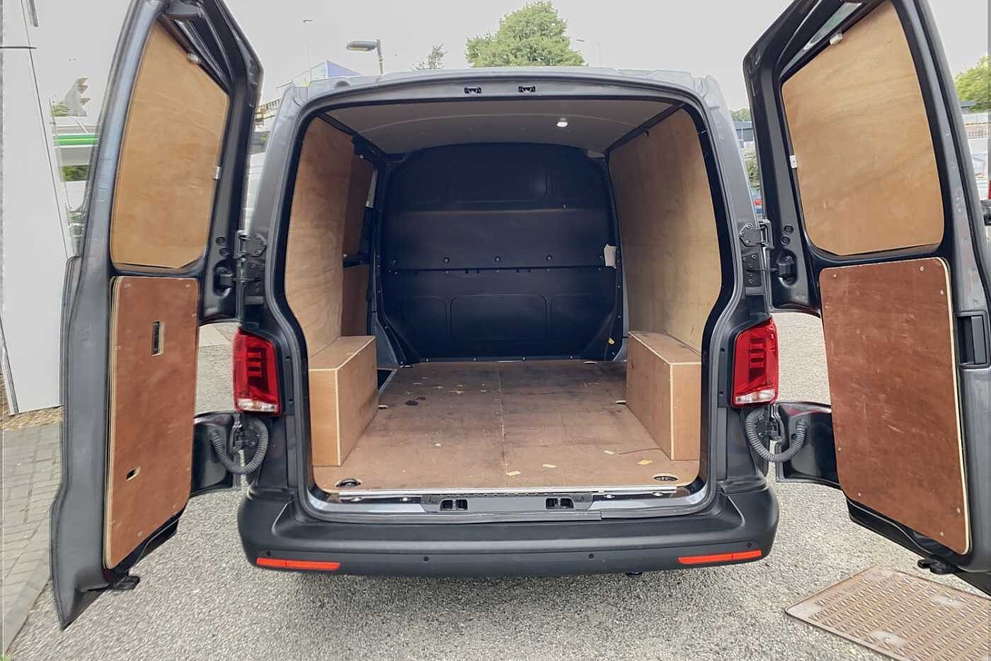 Volkswagen Transporter 2.0TDI 110ps T28 Startline BMT SWB Business Pack