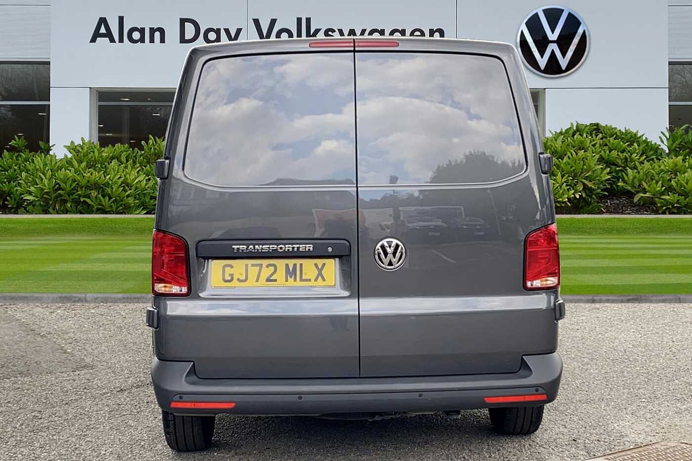 Volkswagen Transporter 2.0TDI 110ps T28 Startline BMT SWB Business Pack