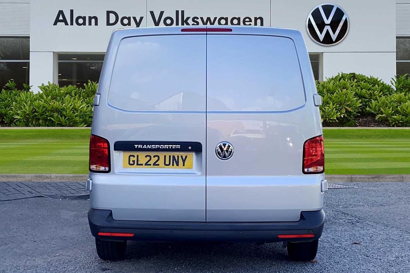 Volkswagen Transporter 2.0TDI 110ps T28 Startline BMT SWB Business Pack