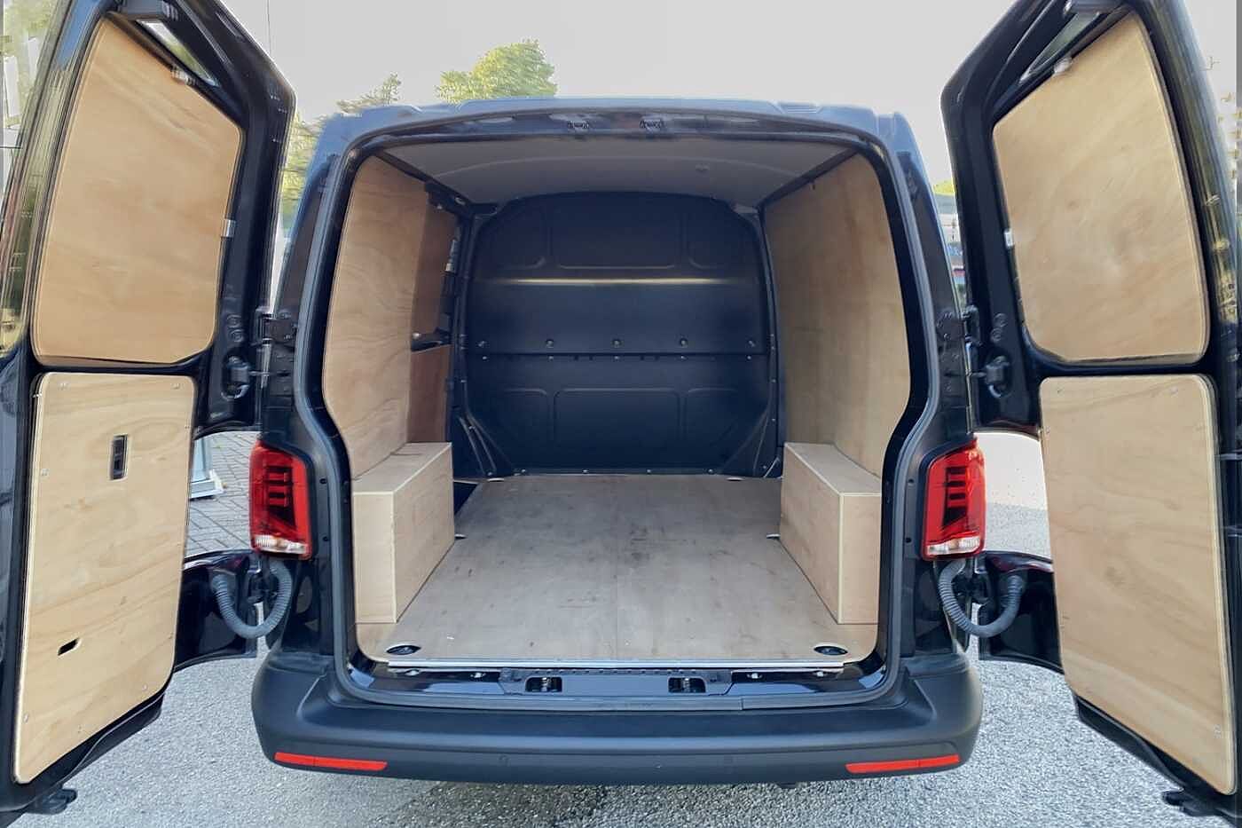 Volkswagen Transporter 2.0TDI 110ps T28 Startline BMT SWB Business Pack