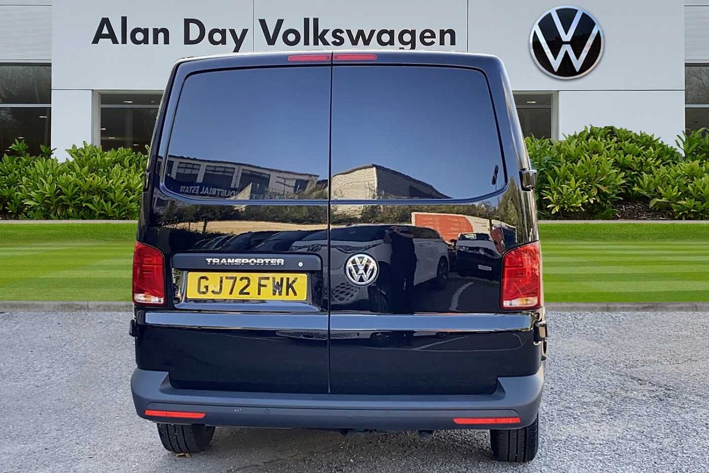 Volkswagen Transporter 2.0TDI 110ps T28 Startline BMT SWB Business Pack