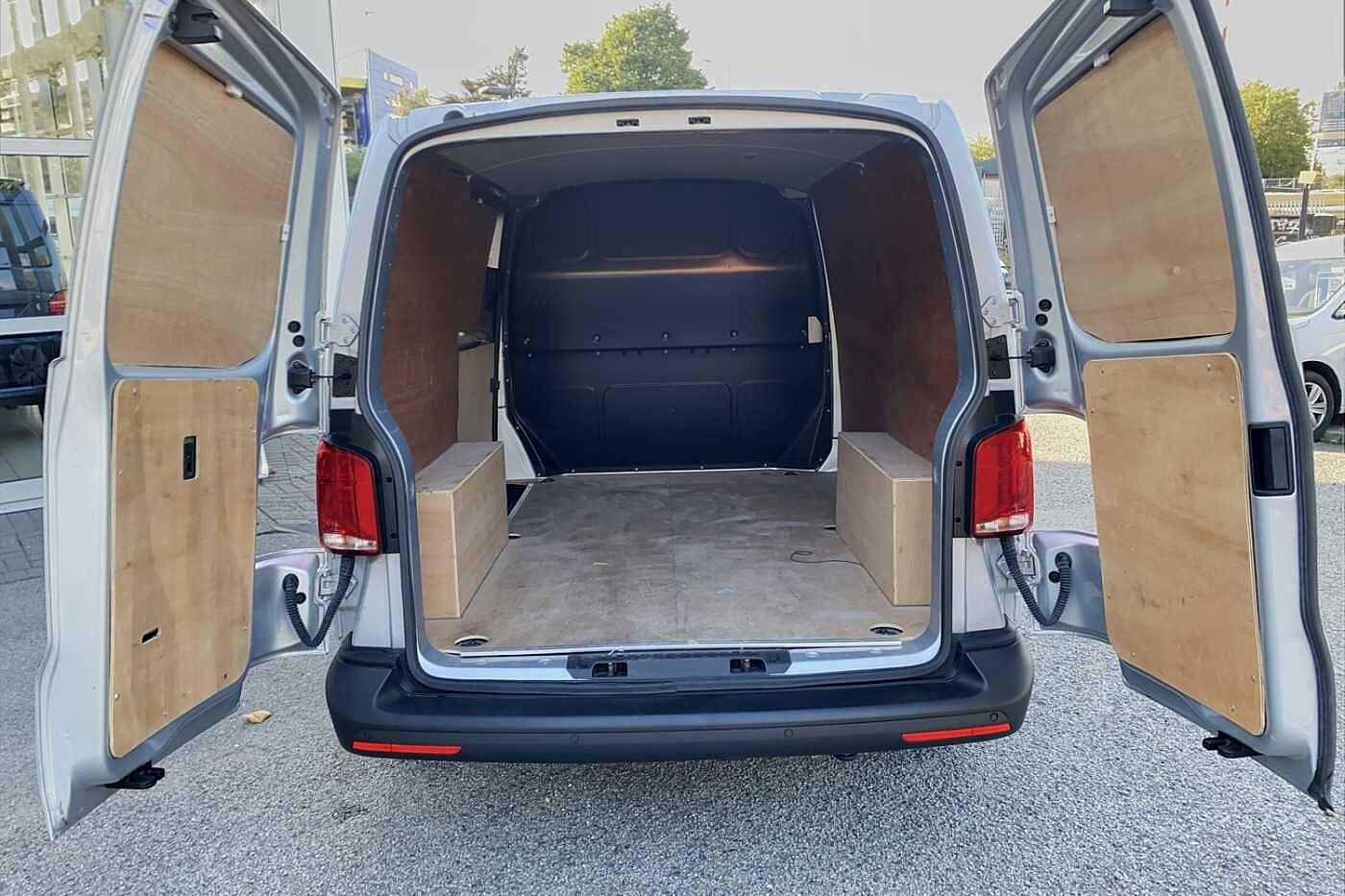 Volkswagen Transporter 2.0TDI 110ps T28 Startline BMT SWB Business Pack