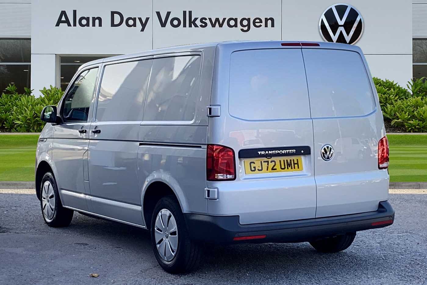 Volkswagen Transporter 2.0TDI 110ps T28 Startline BMT SWB Business Pack