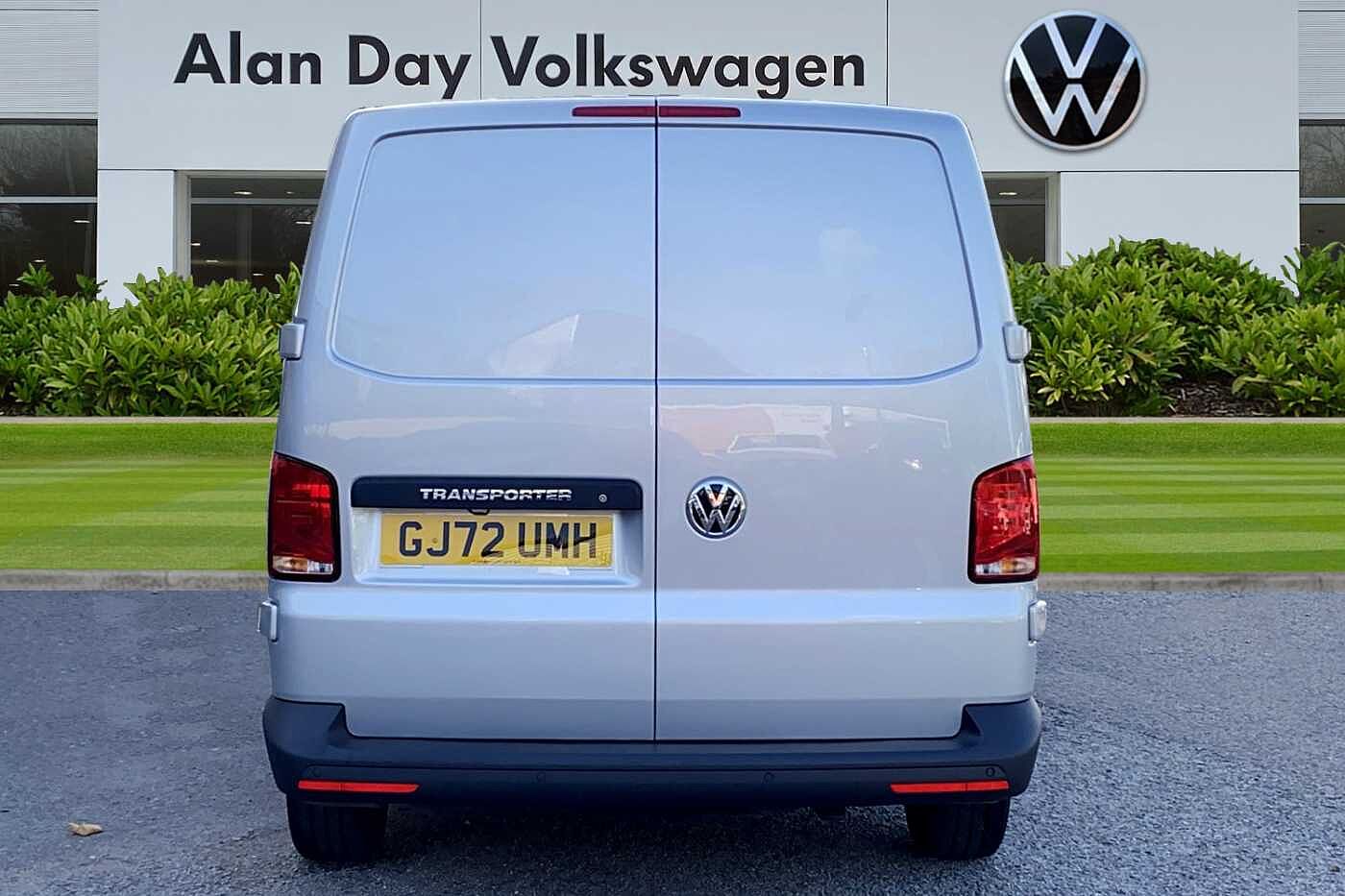 Volkswagen Transporter 2.0TDI 110ps T28 Startline BMT SWB Business Pack